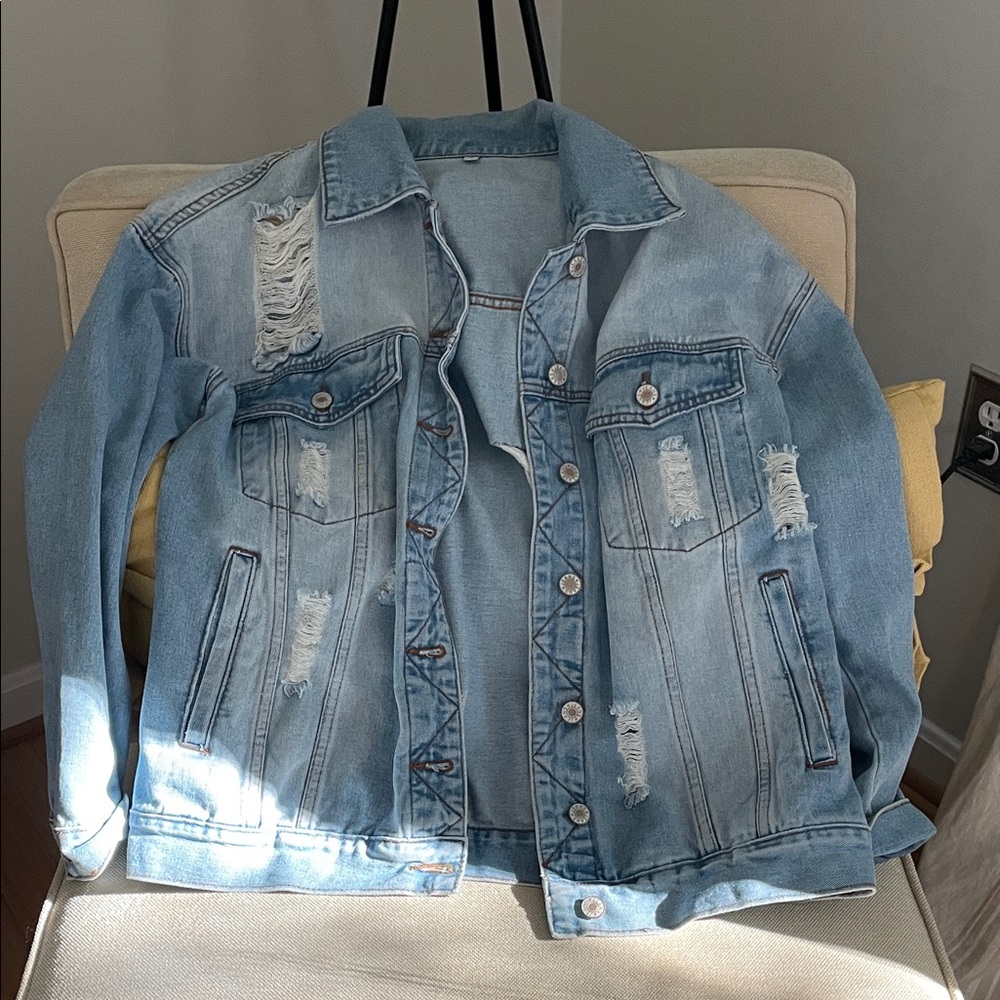 Women’s Trucker Distressed Denim Jacket Size Small